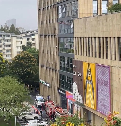 寫字樓空調(diào)爆炸致維修工人身亡，官方通報(bào)！